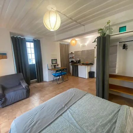 Апартаменты Casa Lovits - Cozy One-bedroom With Modern Comforts *