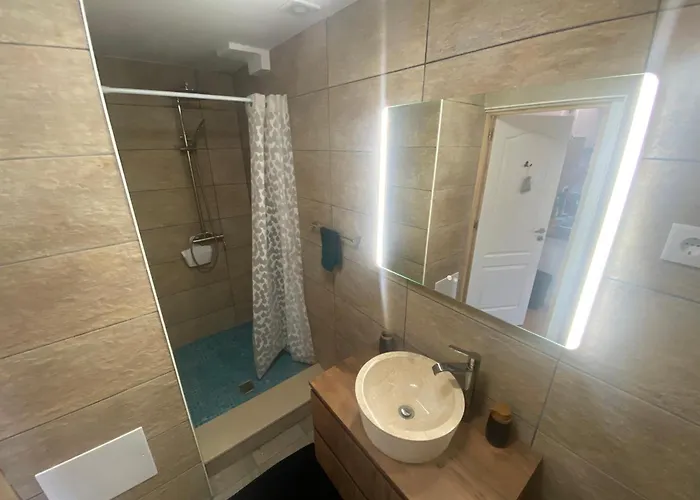 Casa Lovits - Cozy One-bedroom With Modern Comforts Lejlighed *